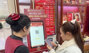 Máy bán vàng tự động 'giải nhiệt' phố vàng ngày vía Thần Tài 2026