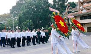 Chủ tịch Quốc hội Trần Thanh Mẫn tri ân các Anh hùng Liệt sĩ, Mẹ Việt Nam anh hùng tại TPHCM