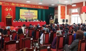 Ứng cử viên đại biểu HĐND xã Minh Châu tiếp xúc cử tri vận động bầu cử