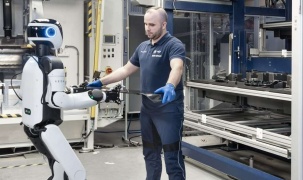 BMW đưa robot hình người vào nhà máy tại Đức