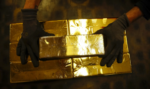 Mối lo lạm phát đẩy vàng sụt giá trở lại, SPDR Gold Trust tiếp tục xả hàng