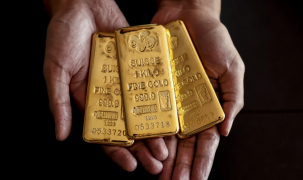 Giá vàng giữ đà hồi phục nhờ USD giảm giá, SPDR Gold Trust mua ròng trở lại