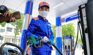 Thủ tướng yêu cầu không để thiếu hụt, đứt gãy nguồn cung xăng dầu