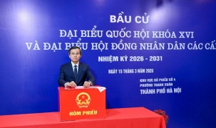 Giám đốc Học viện Chính trị quốc gia Hồ Chí Minh tham gia bầu cử tại Khu vực số 4, phường Thanh Xuân