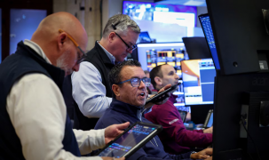 Chứng khoán Mỹ hồi điểm mạnh nhờ giá dầu hạ nhiệt