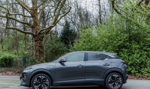 Xu hướng chọn xe của gia đình Việt thời bão giá xăng: Đủ tiện nghi nhưng phải “dễ nuôi”