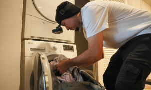 Lao động tự do kiếm tiền từ việc quay video sinh hoạt để huấn luyện AI