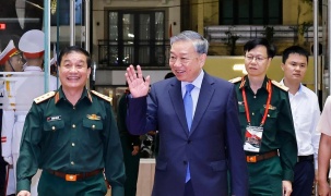 Tổng Bí thư và Chủ tịch Quốc hội dự chương trình nghệ thuật 