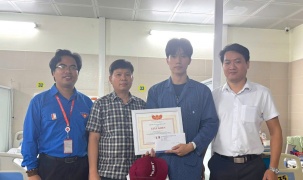 Khen thưởng nam sinh viên Bách khoa cứu 7 người trong vụ cháy tại Hà Nội