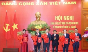 Công bố Quyết định của Bộ Chính trị về công tác tổ chức và cán bộ của 5 cơ quan