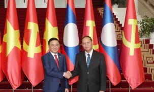 Thường trực Ban Bí thư Trần Cẩm Tú hội đàm với Thường trực Ban Bí thư Trung ương Đảng Nhân dân Cách mạng Lào