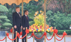 Thủ tướng Lê Minh Hưng chủ trì lễ đón Thủ tướng Slovakia thăm chính thức Việt Nam