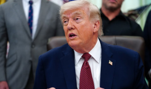 Tổng thống Trump gia hạn thỏa thuận ngừng bắn với Iran