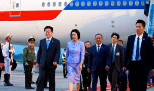 Tổng thống Hàn Quốc Lee Jae Myung và Phu nhân đến Hà Nội, bắt đầu thăm cấp Nhà nước tới Việt Nam