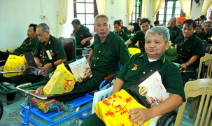 Chăm lo đời sống người có công nhân Kỷ niệm 51 năm ngày Giải phóng miền Nam, thống nhất đất nước