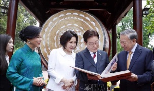 Chương trình hữu nghị đặc biệt chào mừng chuyến thăm của Tổng thống Hàn Quốc và Phu nhân