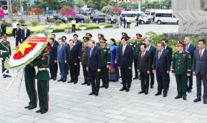 Tổng Bí thư, Chủ tịch nước Tô Lâm dâng hương tưởng niệm các Anh hùng liệt sĩ tại TP. Đà Nẵng
