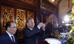 Trang nghiêm Lễ dâng hương tưởng niệm các Vua Hùng trên đỉnh núi Nghĩa Lĩnh