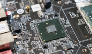 Các nhà thiết kế chip Trung Quốc dành một nửa doanh thu cho R&D