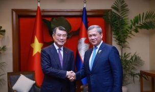 Thủ tướng Lê Minh Hưng gặp Thủ tướng Campuchia Hun Manet