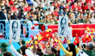 ÁNH SÁNG HỒ CHÍ MINH SOI ĐƯỜNG CHO CHÚNG TA ĐI