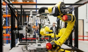 Vai trò của cờ lê đóng đầu cong trong ngành Robot hiện đại
