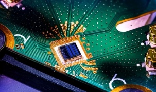 Chip lượng tử tạo số ngẫu nhiên biết tự kiểm tra phần cứng