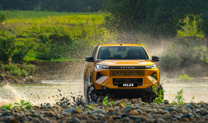 Bán tải không còn bị hạn chế, Toyota Hilux thế hệ mới tiếp tục hút khách tại Việt Nam