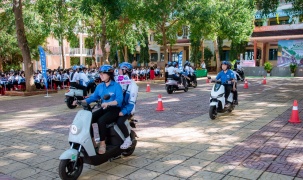 Phạt tiền người dưới 18 tuổi đi mô tô, hiểu thế nào cho đúng?