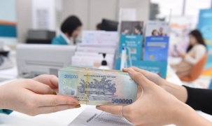 Doanh nghiệp gánh lãi suất, ngân hàng lo nợ xấu