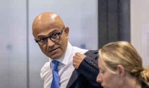 Satya Nadella của Microsoft ẩn ý chỉ trích Anthropic và các nhà phát triển mô hình AI khác