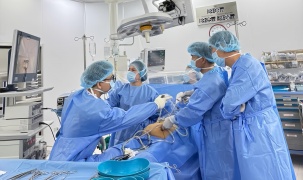Vinmec Đà Nẵng mổ cấp cứu loại bỏ khối u buồng trứng khổng lồ cho bệnh nhân suy thận