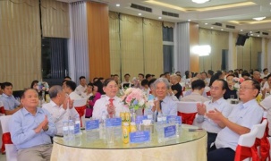 Những bộ óc đứng sau mặt báo