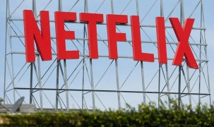Cổ phiếu Netflix giảm do dự báo doanh thu gây thất vọng, công ty cho biết sẽ cung cấp ít cập nhật hơn về mức độ tương tác