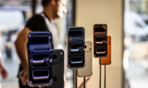 Google và Apple đang xung đột với EU về tương lai của các trợ lý AI