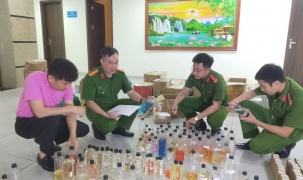 Triệt xóa các đường dây chuyên sản xuất, mua bán các sản phẩm nước hoa giả mạo nhãn hiệu