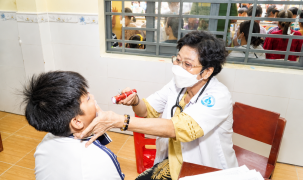 Cần Thơ: Hỗ trợ y tế và quà tặng cho thiếu nhi xã Phú Hữu nhân tháng Tri ân