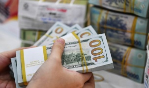 Giá bán USD tự do thấp hơn ngân hàng, giá mua cao hơn