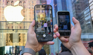 Apple lần đầu vượt mốc vốn hóa 5 nghìn tỷ USD