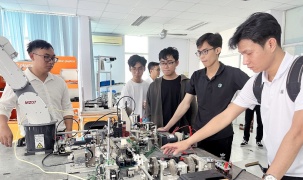 Hoàn thiện cơ chế triển khai học bổng cho người học ngành công nghệ chiến lược