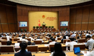 Sửa đồng bộ ba luật trong lĩnh vực ngân hàng: siết rửa tiền, giảm lệ thuộc tín dụng