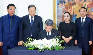 Lãnh đạo Đảng, Nhà nước viếng đồng chí Saysomphone Phomvihane, Ủy viên Bộ Chính trị, Chủ tịch Quốc hội Lào