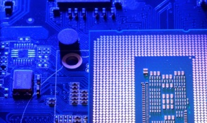 Nghị Sĩ cộng hòa hàng đầu thúc giục Mỹ ngăn chặn mọi chip tiên tiến tới tay các công ty Trung Quốc bị trừng phạt