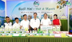 Suối Hai đưa sản phẩm địa phương lên không gian số, livestream thu hút hơn 33.000 lượt xem