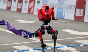 Robot hình người Trung Quốc phá kỷ lục thế giới 100m của Usain Bolt tại Đại hội Bắc Kinh