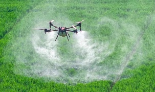 EU cho phép drone phun thuốc: Công nghệ xanh có thể phản tác dụng?