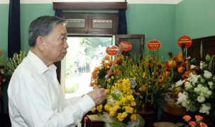 Tổng Bí thư, Chủ tịch nước Tô Lâm dâng hương tưởng nhớ Chủ tịch Hồ Chí Minh