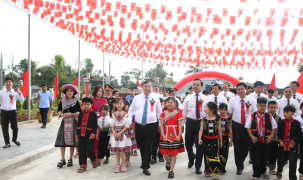 Phó Thủ tướng Thường trực Phạm Gia Túc dự Lễ khai giảng năm học mới tại Điện Biên