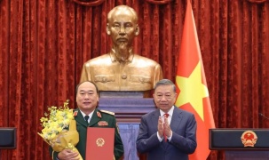 Tổng Bí thư, Chủ tịch nước Tô Lâm trao Quyết định thăng quân hàm Thượng tướng cho đồng chí Lê Quang Đạo