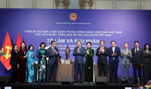 Tổng Bí thư, Chủ tịch nước Tô Lâm gặp gỡ cán bộ, nhân viên Đại sứ quán và cộng đồng người Việt Nam tại Liên bang Nga